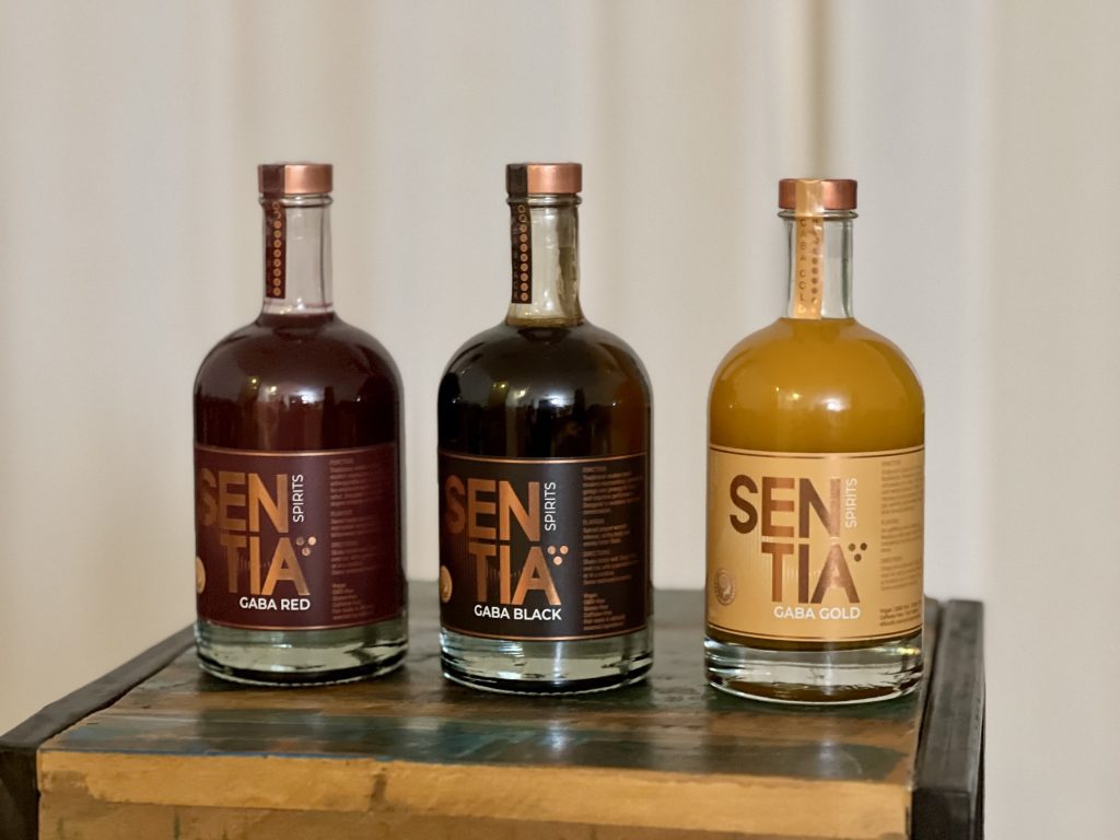 Beste alkoholfreie Getränke 2026: Top 15 Drinks mit Rezepten & Tests 10 Sentia Familie bestehend aus Red, Black und Gold